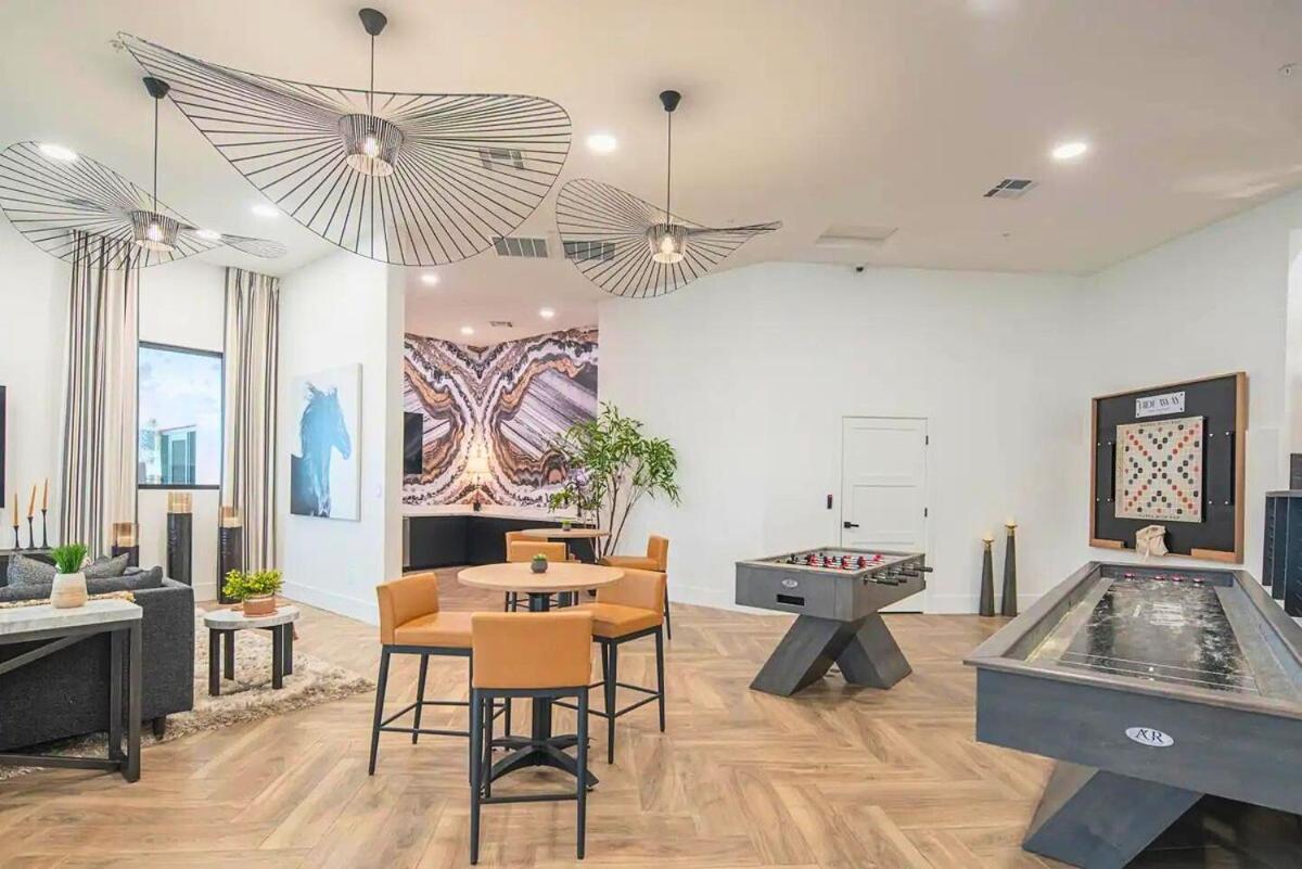 Apartment 2 Pools With 1 Bedroom And 2 Ba Brand New Fresh Unit - H1162 *