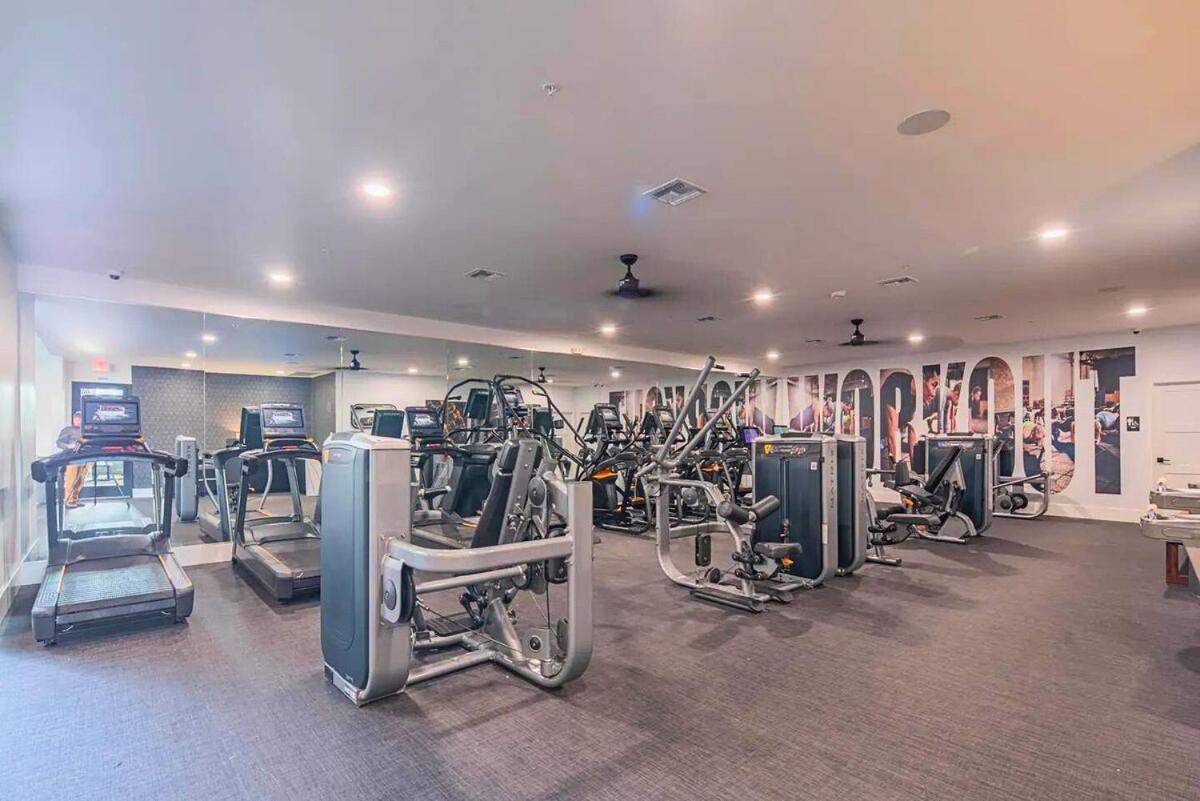 2 Pools With 1 Bedroom And 2 Ba Brand New Fresh Unit - H1162 Apartment Scottsdale