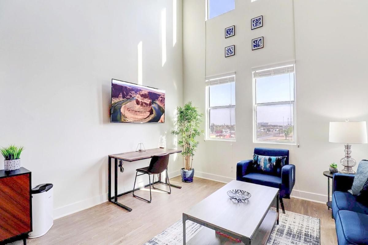 2 Pools With 1 Bedroom And 2 Ba Brand New Fresh Unit - H1162 Scottsdale