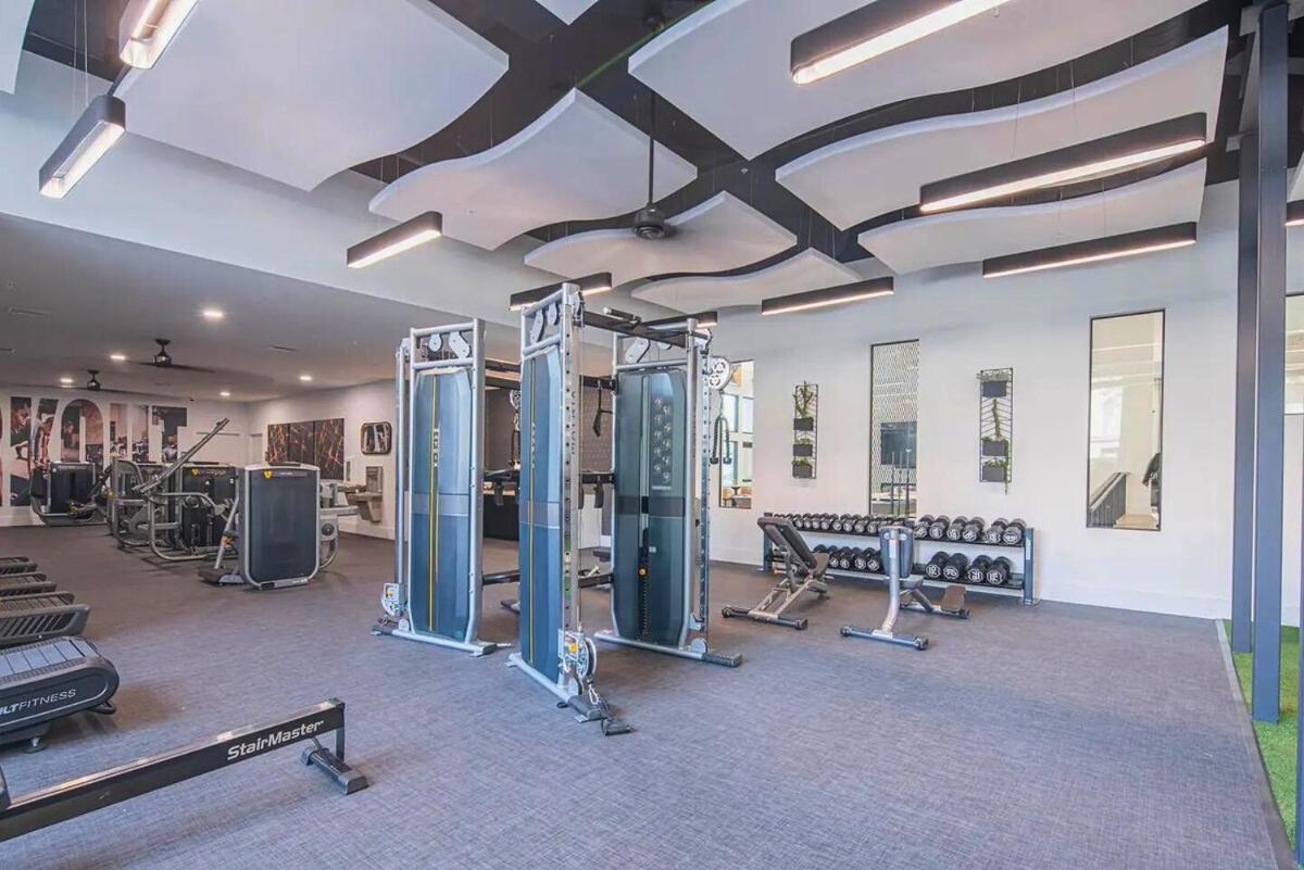 2 Pools With 1 Bedroom And 2 Ba Brand New Fresh Unit - H1162 *