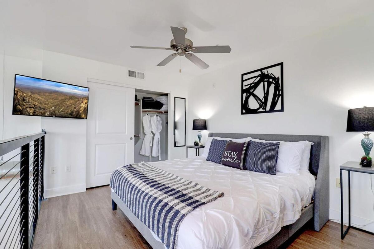 2 Pools With 1 Bedroom And 2 Ba Brand New Fresh Unit - H1162 Apartment
