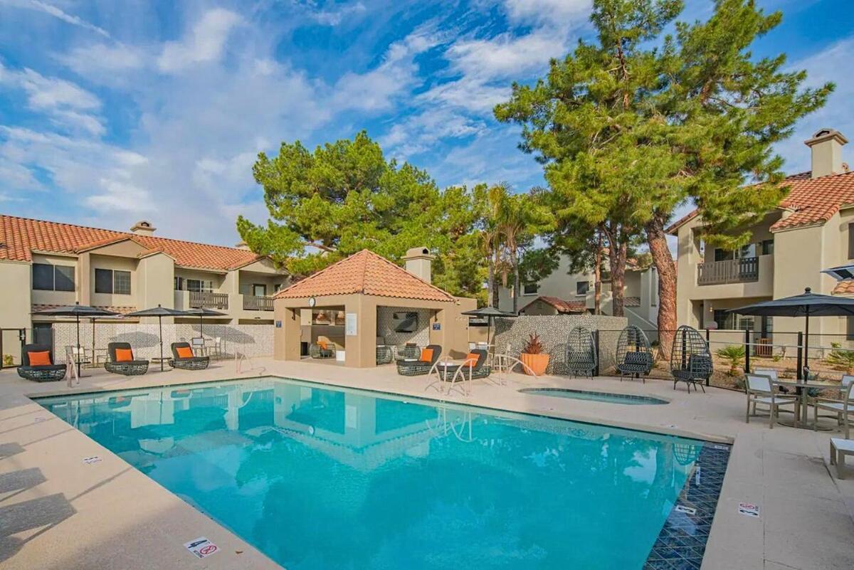 2 Pools With 1 Bedroom And 2 Ba Brand New Fresh Unit - H1162 Apartment